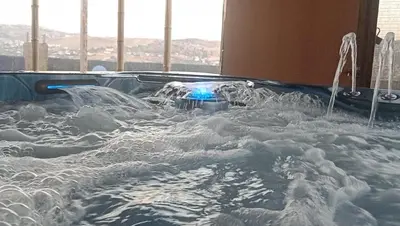 a jacuzzi tub filled with lots of water at shalyh tal birin in Şarrūt