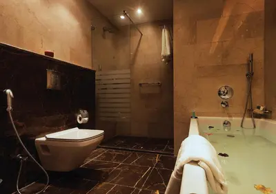 a bathroom with a tub and a toilet and a sink at فندق سفن روزز in Amman