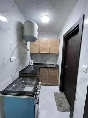 a kitchen with a stove top oven in a room at شقارى 12 in Ţāb Kirā‘