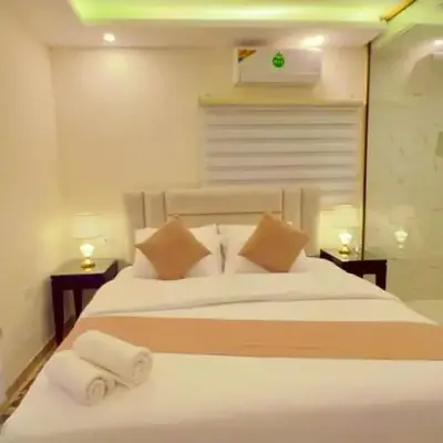 Eighth Wonders Hotel