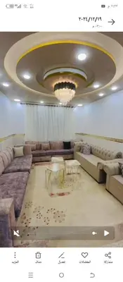a living room with couches and a chandelier at اربد طريق البترول دبج مول فيلا مزرعة مفروشة للايجار يومي أسبوعي شهري in Juḩfīyah
