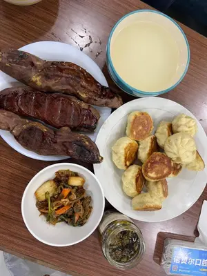 a table with two plates of sausage and other foods at \u9f99\u95e8\u5ba2\u6808 in Amman