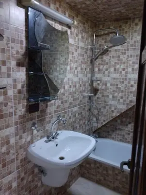 a bathroom with a sink and a mirror and a tub at Coazmatic apartment in Kerak