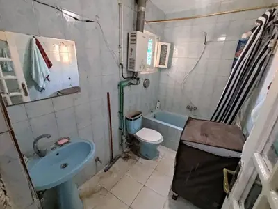 a bathroom with a sink and a toilet and a bath tub at Zarmot INN in Az Zarqa