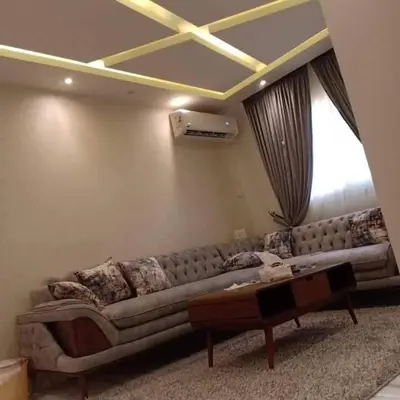 a living room with a couch and a table at دبه حانوت هاوس in Raʼs an Naqb
