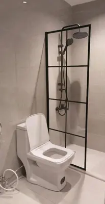 a bathroom with a toilet and a shower at رياحين الخلود للشقق الفندقية in Amman