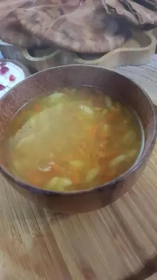 a bowl of soup sitting on a table at بيت راس هوستل in Bayt Raʼs