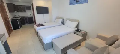 a small room with a bed and a couch at مراسيم للشقق الفندقية in Amman