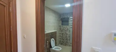 a small bathroom with a toilet and a shower at مراسيم للشقق الفندقية in Amman