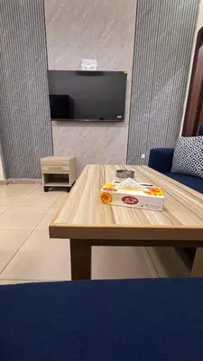 a table with a pizza box on top of it at يزن للاجنحة الفندقية in Aqaba