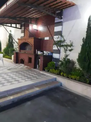 a patio with a pizza oven in a building at الزئبق فارم in Maḩaţţat al Ḩafīf