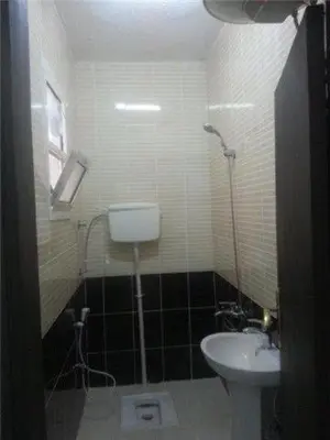 a bathroom with a toilet and a sink at المناره ان in Amman