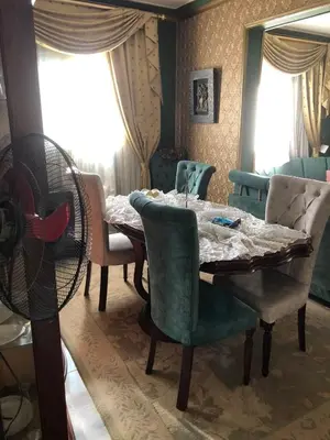 a dining room with a table and chairs at ابيت السعاده in Ar Ramthā
