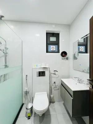 a white bathroom with a toilet and a sink at فندق الأمراء بلازا in Ma‘ān