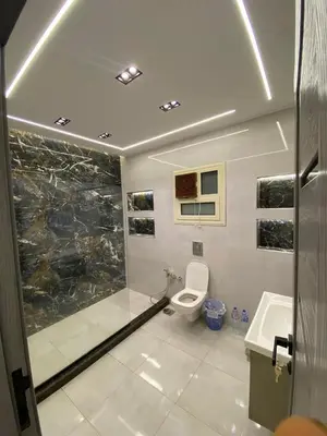 a bathroom with a shower and a toilet and a sink at شلنر موتل in Khirbat ar Ruşayfah
