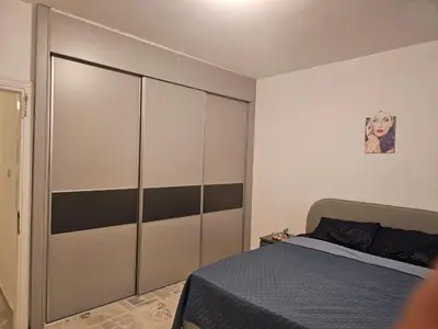 a bedroom with a bed and a large closet at شقة 3غرف نوم في ضاحية الرشيد in Amman