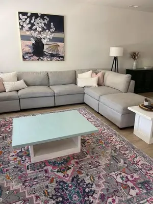 a living room with a couch and a coffee table at ام الدنانير هاوس in Rujm al Ḩāwī