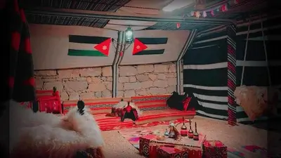 a room with a red couch and a street light at بيت جدي in Dana