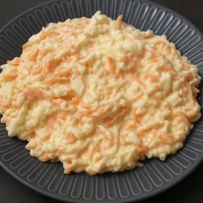 a close up of a plate of macaroni and cheese at سونا موتل in Sūf