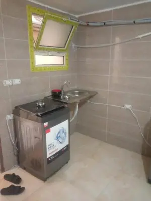 a small bathroom with a sink and a mirror at يرموك هاوس in Aş Şarīḩ