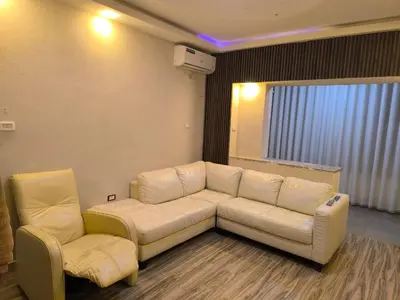 a living room with a couch and two chairs at الفاروق in Amman