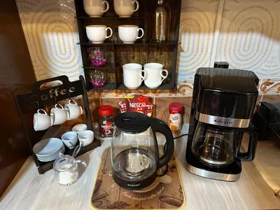a coffee maker sitting on top of a counter at شقة مفروشة واسعة وهادئة in Umm Juraysāt