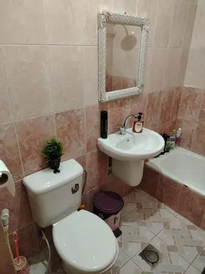 a bathroom with a toilet and a sink at البيت المُريح in Aqaba