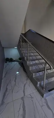 a staircase in a building with a marble floor at شاليه المهرة in Murayjimat Ibn Ḩāmid