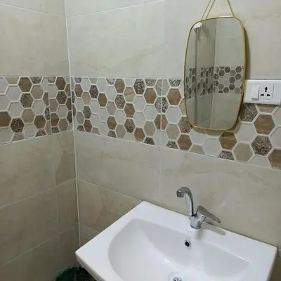 a bathroom with a sink and a mirror at ابو عبدالله للشقق الفندقيه in Ajloun
