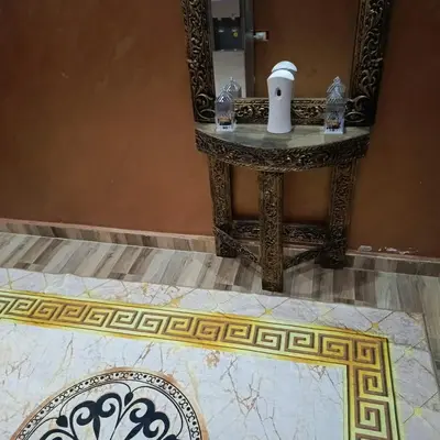 a bathroom with a table and a mirror and a rug at المناره هاوس in Wadi Musa