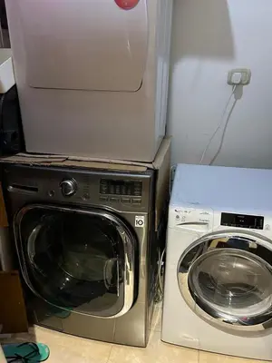 a washer and a washing machine in a room at In Balm Society ضاحية النخيل BR 3 Super Deluxe in Amman