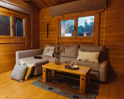 a living room with a couch and a coffee table at Mountain Breeze Lodge & Resort in Al Salt