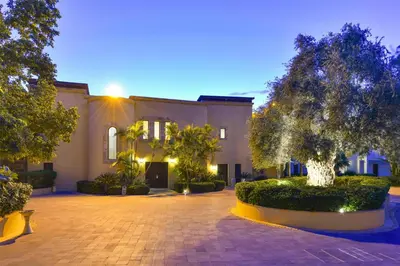 a building with a tree in the middle of a courtyard at Kempinski Hotel Ishtar Dead Sea in Sowayma